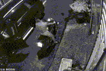 Nam thanh niên ở TPHCM bị tài xế ô tô đánh tới tấp