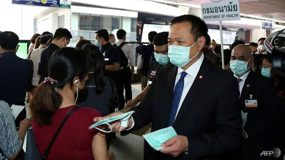 Bộ trưởng Y tế Thái Lan dọa đuổi du khách Tây không đeo khẩu trang - 1 Bộ trưởng Y tế Thái Lan dọa đuổi du khách Tây không đeo khẩu trang - 1