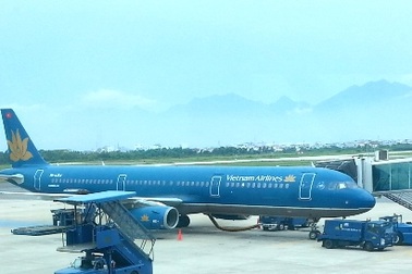 Máy bay Vietnam Airlines hạ cánh khẩn cấp vì khách bất tỉnh