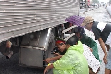 Cô giáo vừa về hưu bị xe tải tông chết thương tâm