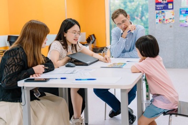 Đằng sau một lớp học đầy hứng khởi là những bài học nằm ngoài giáo trình