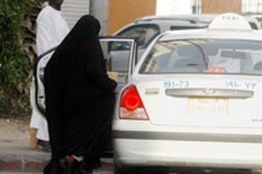 Phụ nữ Ảrập Xê-út đòi quyền lái xe