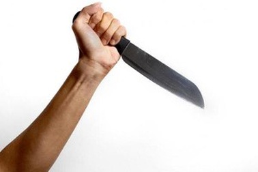 Hà Nội: Gã đàn ông cầm dao truy sát vợ và mẹ vợ