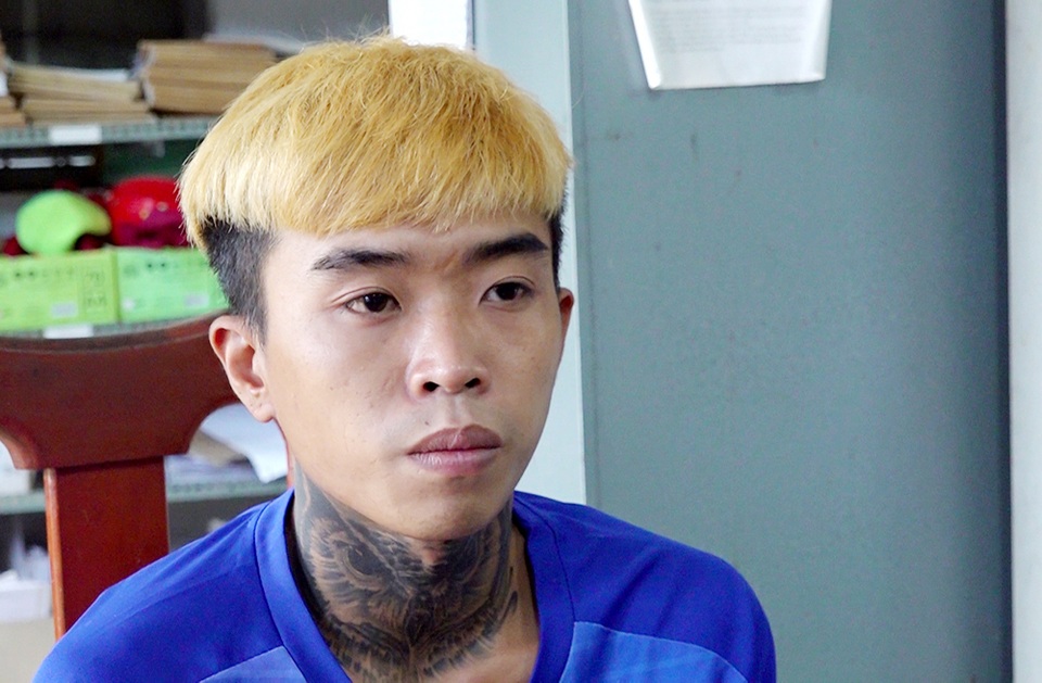 Tạm giữ đối tượng đưa bạn gái 13 tuổi vào nhà nghỉ làm chuyện người lớn - 1 Tạm giữ đối tượng đưa bạn gái 13 tuổi vào nhà nghỉ làm chuyện người lớn - 1