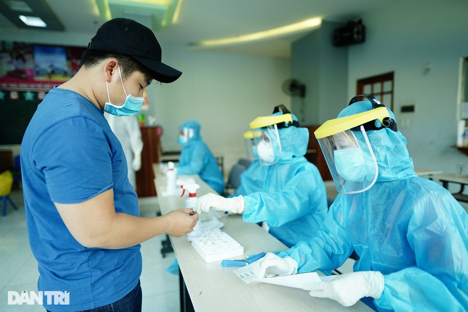 Thêm một trường hợp dương tính SARS-CoV-2 trong ổ dịch Tân Sơn Nhất - 1 Thêm một trường hợp dương tính SARS-CoV-2 trong ổ dịch Tân Sơn Nhất - 1