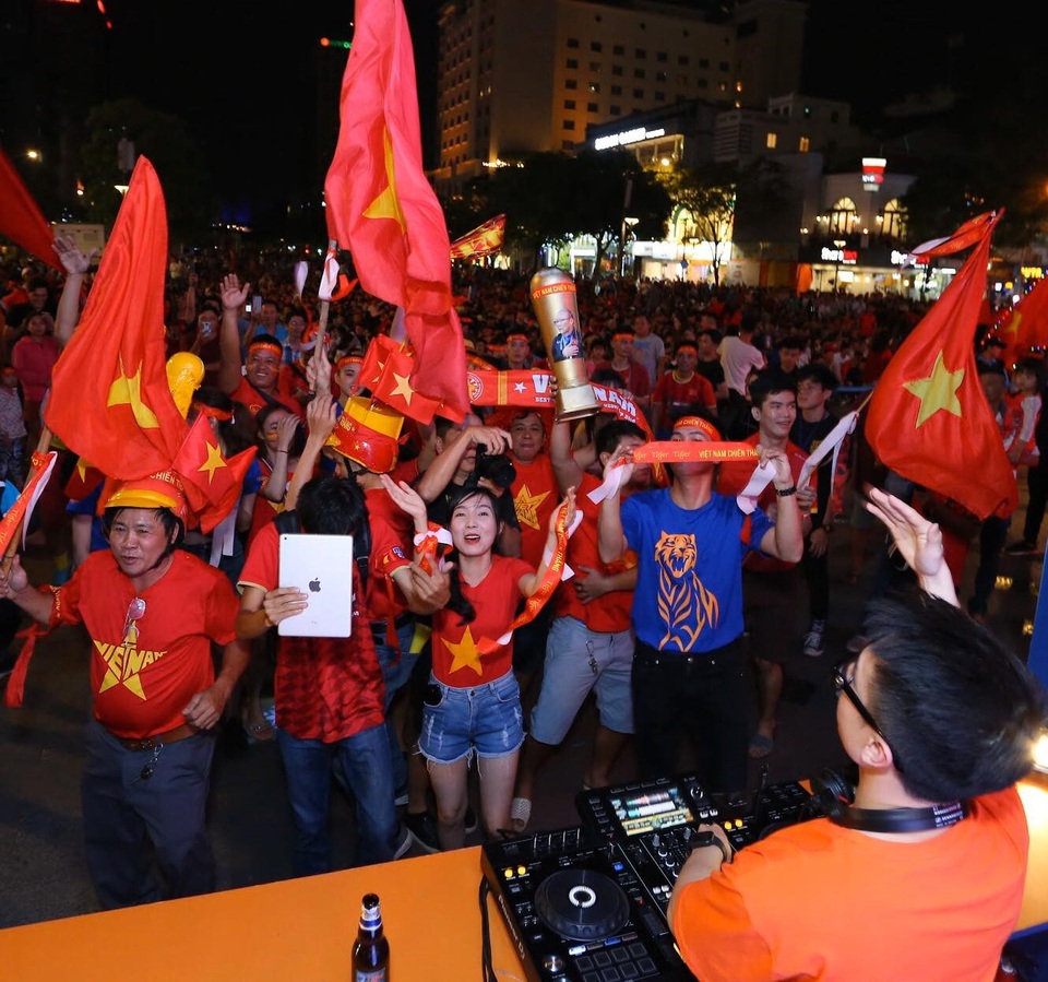 Chàng trai khiến phố Nguyễn Huệ “dậy sóng” cùng bàn thắng của tuyển Việt Nam - 5