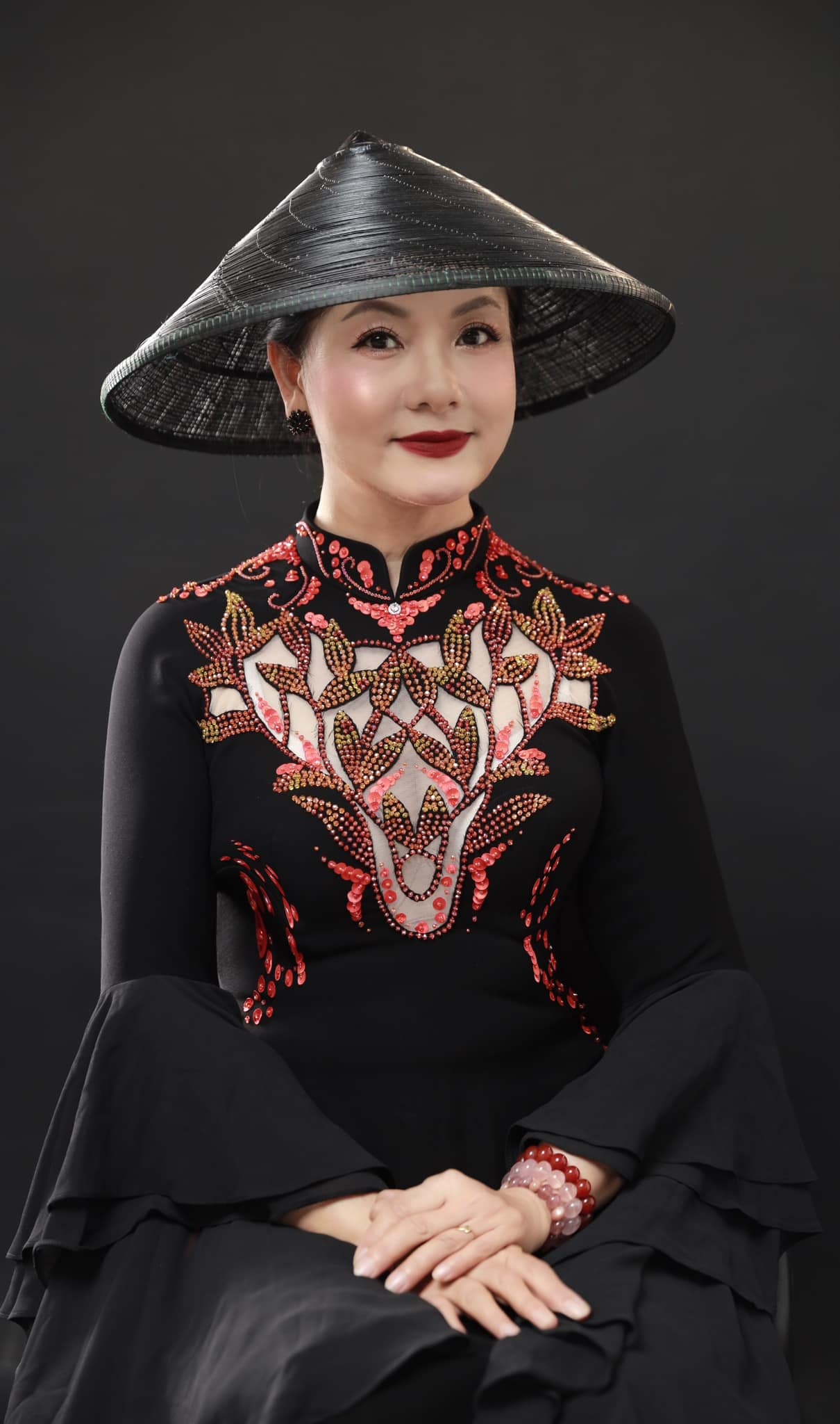 NSND Thu Quế nắm chặt tay NSƯT Phạm Cường, nhận kỷ niệm chương điện ảnh - 9 NSND Thu Quế nắm chặt tay NSƯT Phạm Cường, nhận kỷ niệm chương điện ảnh - 9