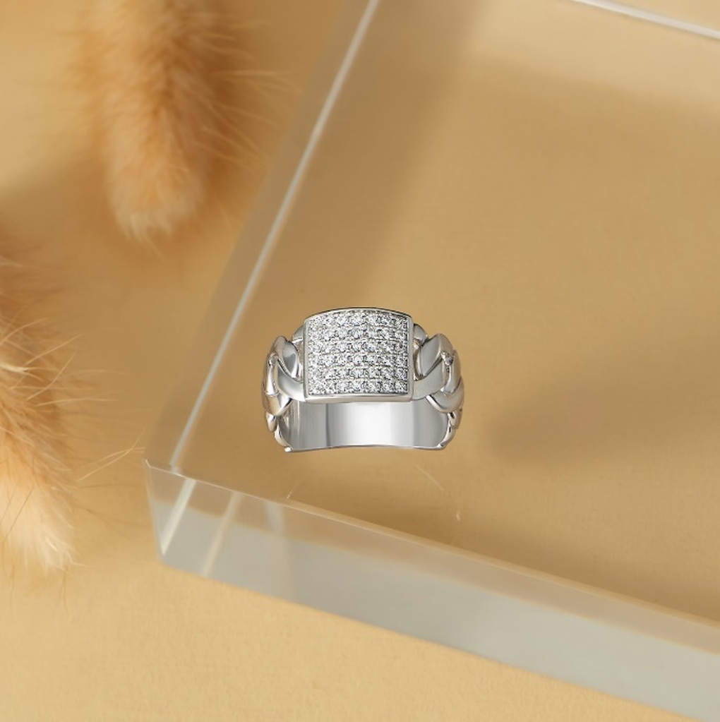 Phái mạnh lịch lãm, phóng khoáng với trang sức thiết kế góc cạnh - 1 Phái mạnh lịch lãm, phóng khoáng với trang sức thiết kế góc cạnh - 1