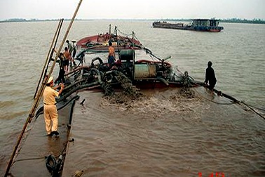 Bắt 3 tàu khai cát trái phép trên sông Lạch Tray