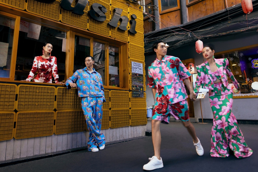 Quán quân Siêu mẫu châu Á Quỳnh Anh thả dáng trên phố với váy áo rực rỡ - 5 Quán quân Siêu mẫu châu Á Quỳnh Anh thả dáng trên phố với váy áo rực rỡ - 5