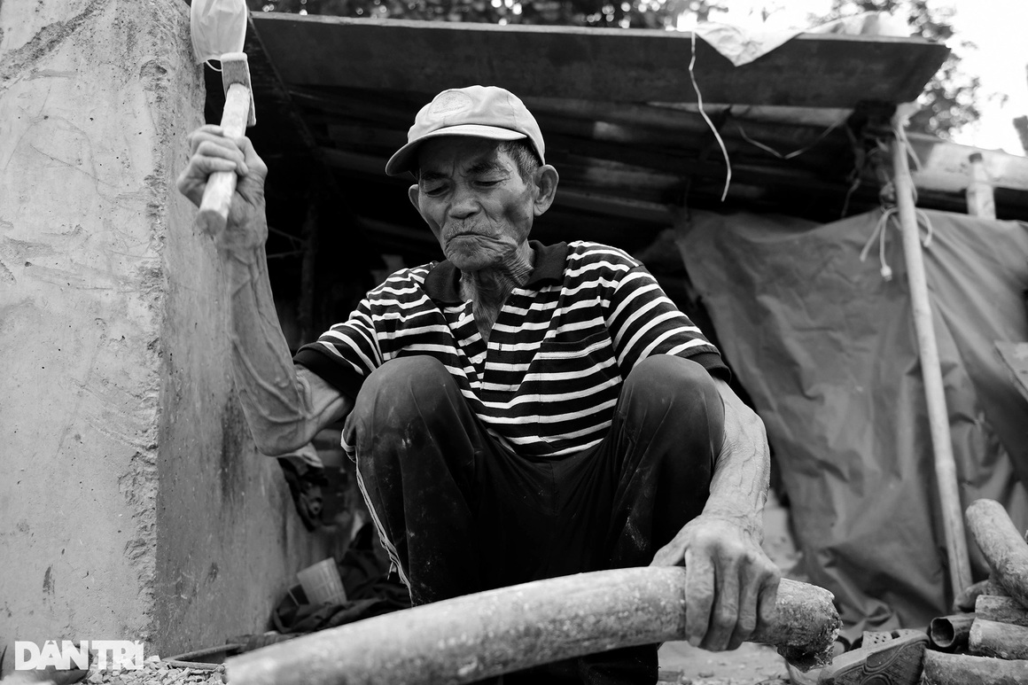 Ông lão 65 tuổi hơn 20 năm mót sắt ở Sài Gòn - 7 Ông lão 65 tuổi hơn 20 năm mót sắt ở Sài Gòn - 7