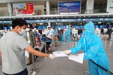 Covid-19: Đà Nẵng giao các đơn vị chia nhau tiếp nhận hồ sơ nhập cảnh