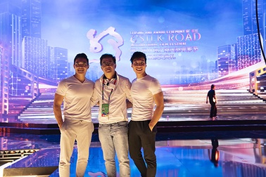 Quốc Cơ - Quốc Nghiệp diễn xiếc tại LHP quốc tế Trung Quốc