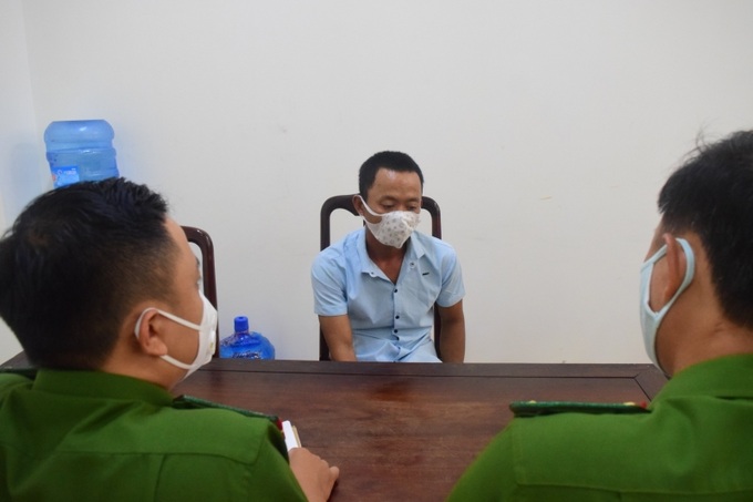 Đối tượng Hồ Văn Hiếu tại cơ quan Công an. Ảnh: CA cung cấp