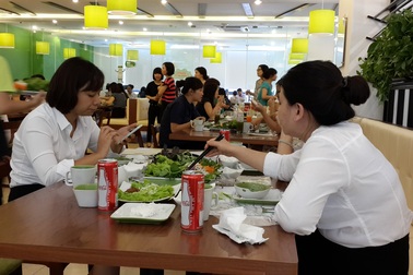 Kinh tế khởi sắc, người dân “bạo tay” mua sắm