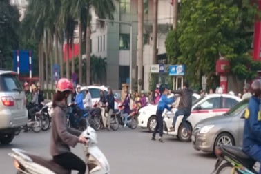 Ẩu đả sau va chạm giao thông tại Hà Nội