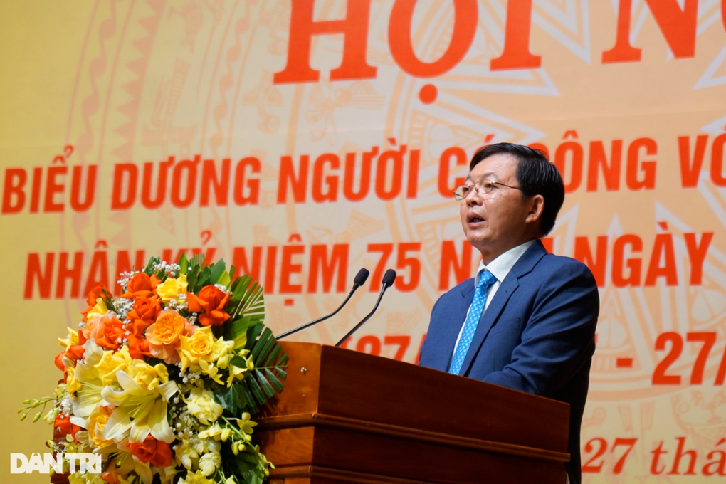 Thường trực Ban Bí thư Võ Văn Thưởng tặng quà người có công - 2 Thường trực Ban Bí thư Võ Văn Thưởng tặng quà người có công - 2