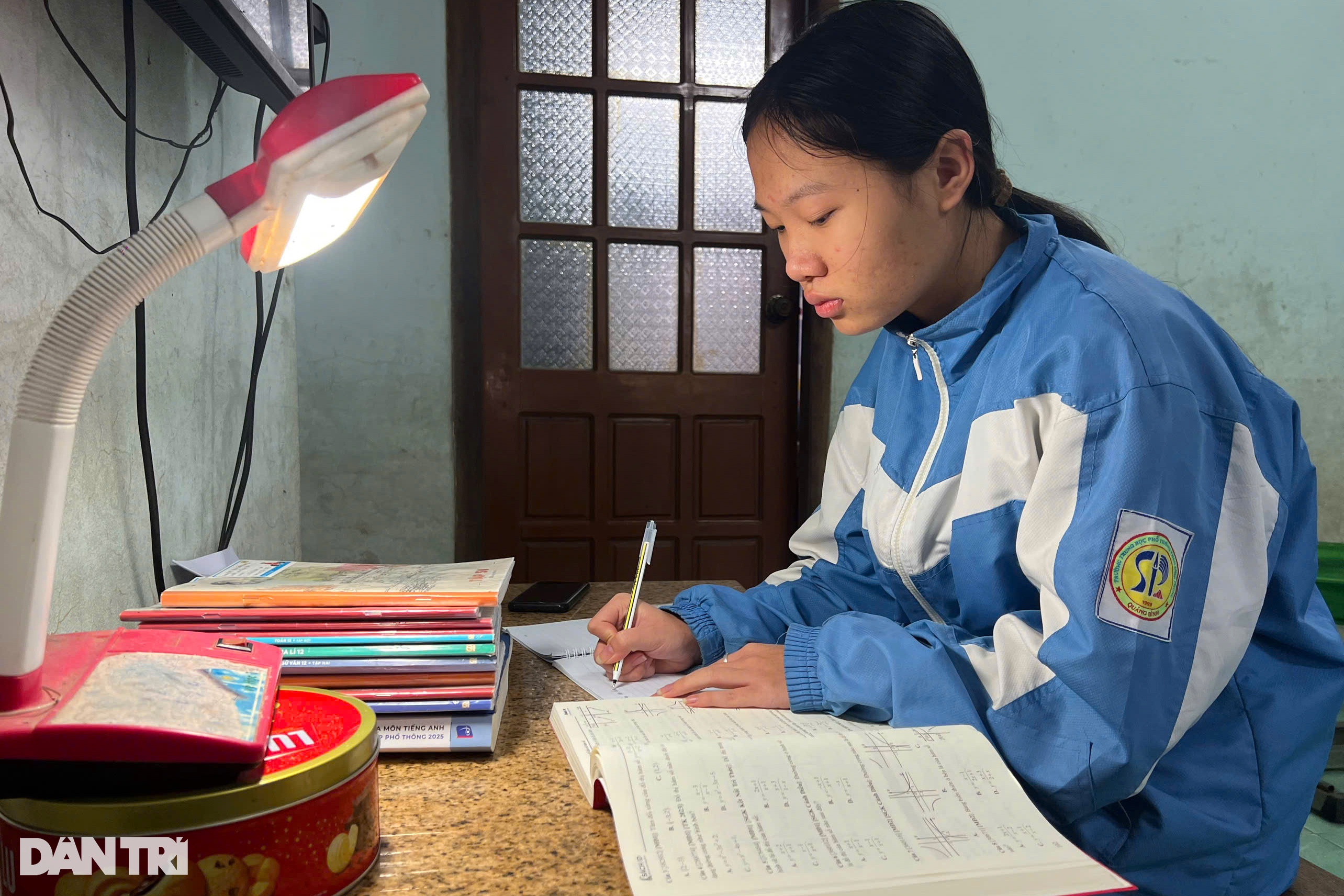 Bố mẹ lần lượt qua đời, 4 đứa trẻ tội nghiệp sống cảnh ly tán - 5 Bố mẹ lần lượt qua đời, 4 đứa trẻ tội nghiệp sống cảnh ly tán - 5