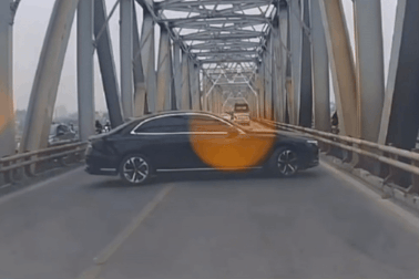 Lái ô tô quay đầu trên cầu: Mức phạt đã tăng gấp 5 lần