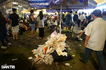 Công viên bến Bạch Đằng xơ xác, nhếch nhác trong lễ hội ẩm thực ở TPHCM