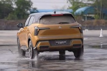 Mitsubishi Xforce 2025 bị chê đèn phanh, xi-nhan nhỏ như đèn đom đóm