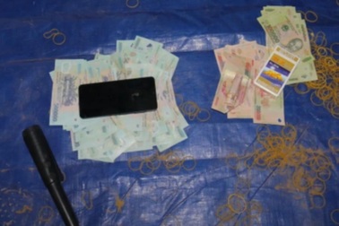 Cảnh sát đột kích sòng bạc lớn ở miền Tây, tạm giữ hơn 1 tỷ đồng