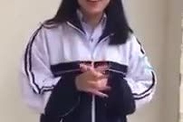 Nữ sinh gây sốt với tài năng ngoại ngữ