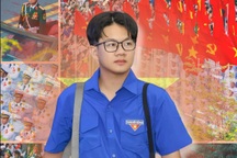 Nam sinh tạo "cơn sốt" với bộ ảnh diễu binh: Kiếm tiền giỏi, mơ làm nhà báo