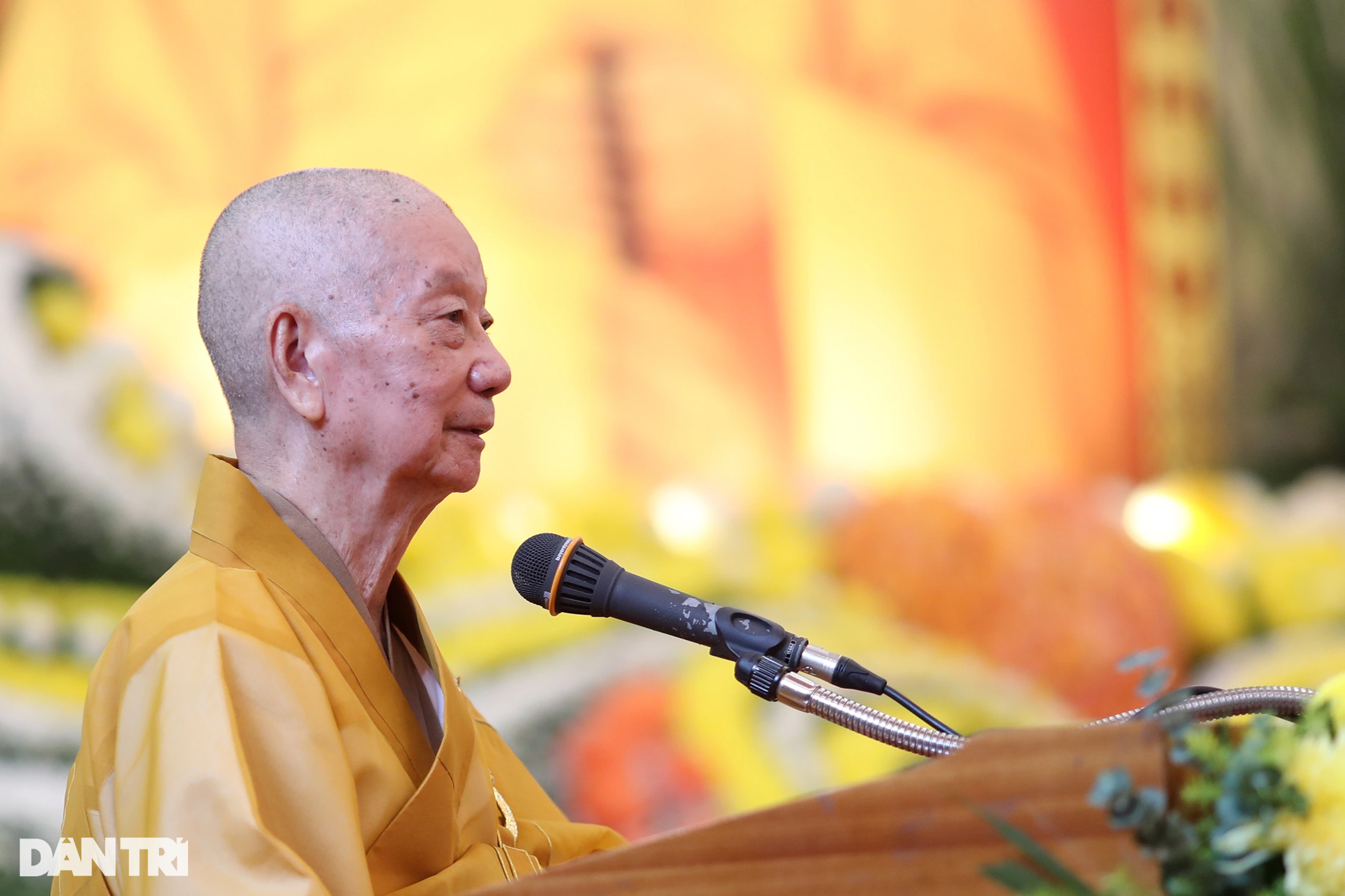 Phật tử khóc nghẹn tại lễ tưởng niệm 60 năm Bồ tát Thích Quảng Đức tự thiêu - 3 Phật tử khóc nghẹn tại lễ tưởng niệm 60 năm Bồ tát Thích Quảng Đức tự thiêu - 3