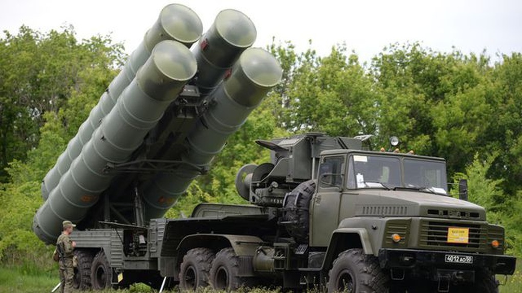Ukraine phá hủy kho tên lửa S-300 của Nga - 1 Ukraine phá hủy kho tên lửa S-300 của Nga - 1