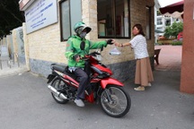 Nỗi lòng của shipper trong mùa dịch: Nguy cơ cao, thu nhập giảm