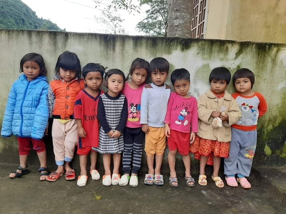 Trường học bị đất vùi lấp, sau một tháng học sinh mới được đến lớp - 3 Trường học bị đất vùi lấp, sau một tháng học sinh mới được đến lớp - 3