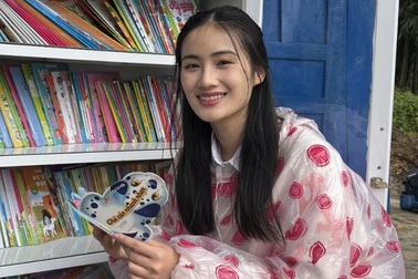 Hoa hậu Ý Nhi: "Tôi dùng tiền lương để làm từ thiện"