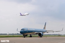 Tân Sơn Nhất phải đóng cửa một đường băng khi vừa được mở cửa bay quốc tế