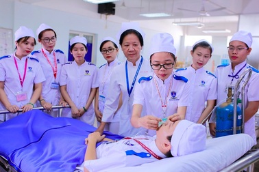 Phòng chống Covid-19: Nhiều trường ĐH đề xuất cho SV Y khoa đi học trước