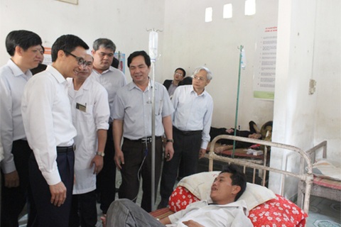 Phó Thủ tướng Vũ Đức Đam thăm một số cơ sở y tế tỉnh Vĩnh Phúc