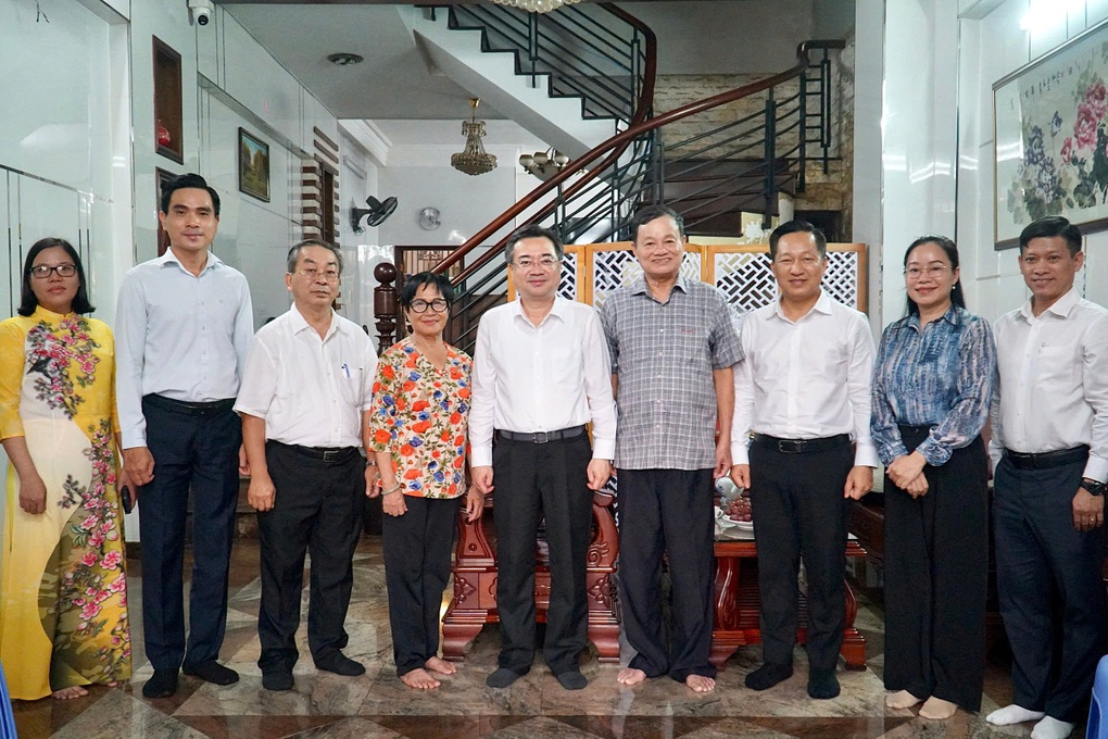 Ông Nguyễn Thanh Nghị thăm tướng lĩnh công an, quân đội - 2 Ông Nguyễn Thanh Nghị thăm tướng lĩnh công an, quân đội - 2