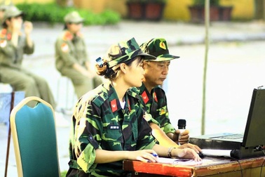 Nữ giảng viên quân sự dịu dàng chia sẻ về tình yêu màu xanh áo lính