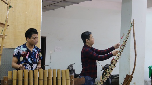 Diễn viên ca múa nhạc dân tộc chật vật giữa "bão Covid-19"