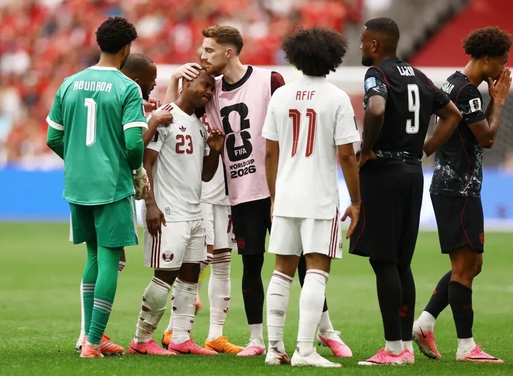 Cầu thủ Canada gãy chân, chia tay World Cup 2026 trong nước mắt - 2