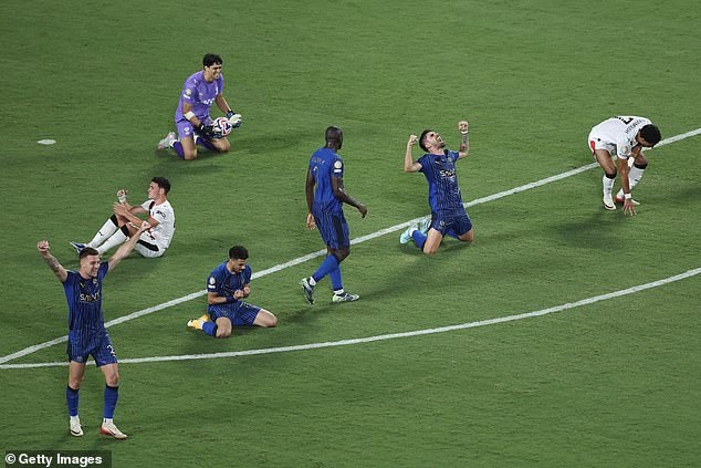 Xác định cặp tứ kết tiếp theo ở FIFA Club World Cup sau hai cơn địa chấn - 2