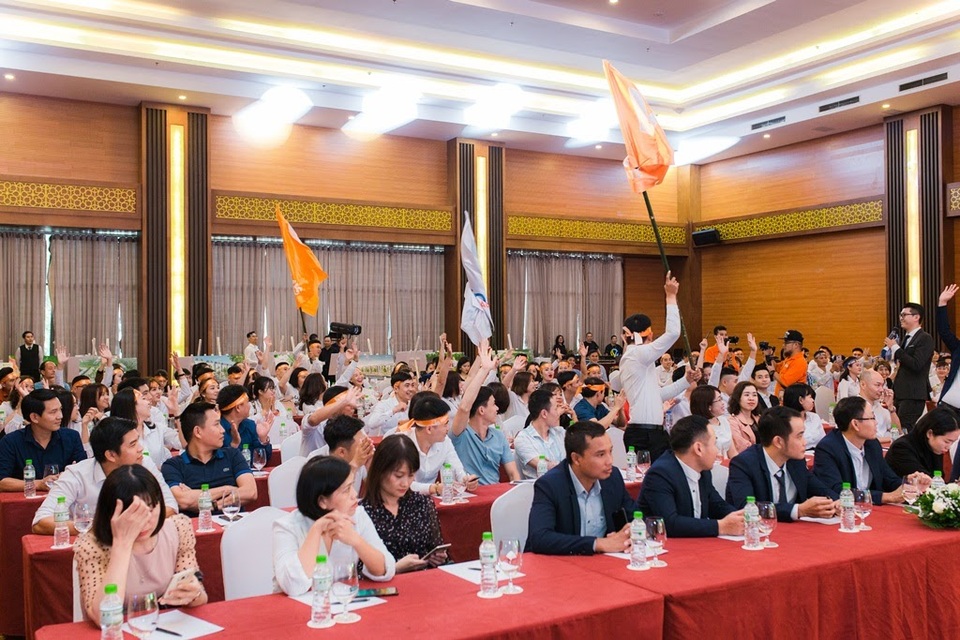 Tưng bừng sự kiện ra quân và khai trương văn phòng bán hàng dự án Symphony Garden - 2 Tưng bừng sự kiện ra quân và khai trương văn phòng bán hàng dự án Symphony Garden - 2