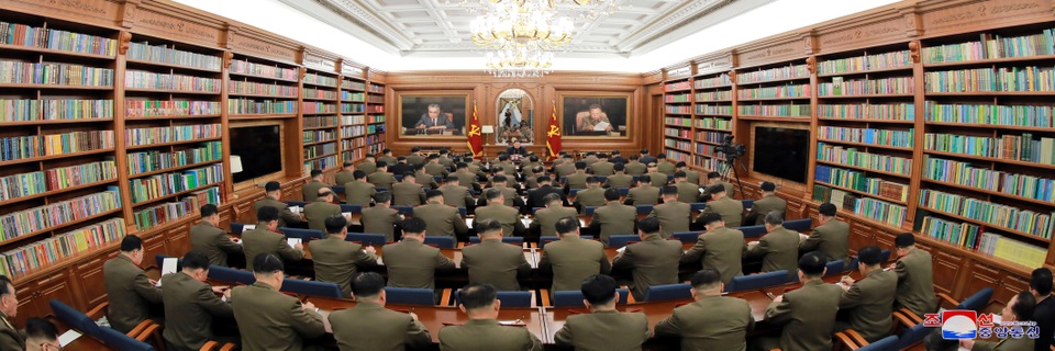 Ông Kim Jong-un chủ trì hội nghị quân sự giữa lúc căng thẳng với Mỹ - 5 Ông Kim Jong-un chủ trì hội nghị quân sự giữa lúc căng thẳng với Mỹ - 5