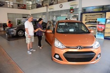 Thuế giảm, ô tô giá rẻ “bung hàng” ồ ạt, người Việt đang dễ mua xe!