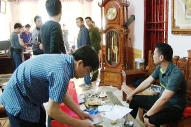 Khởi tố 29 đối tượng tham gia sới bạc “khủng” 1,1 tỷ đồng