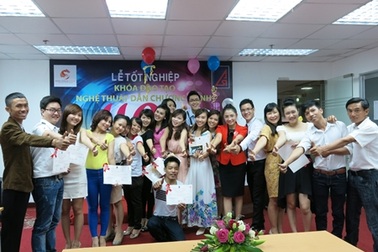 Hơn 30 học viên tốt nghiệp khóa đào tạo MC đầu tiên ở Đà Nẵng