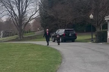 Con trai tỷ phú Elon Musk vui đùa bên Tổng thống Mỹ Donald Trump