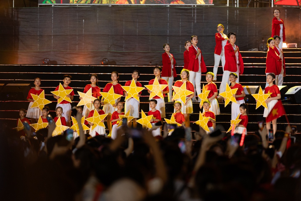 Từ cơn sốt concert yêu nước đến sản phẩm chiến lược lan tỏa quốc tế - 6 Từ cơn sốt concert yêu nước đến sản phẩm chiến lược lan tỏa quốc tế - 6
