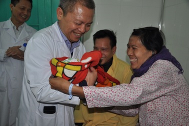 Niềm hạnh phúc vỡ òa ngày bé Núi, con sản phụ bị tim nặng chào đời