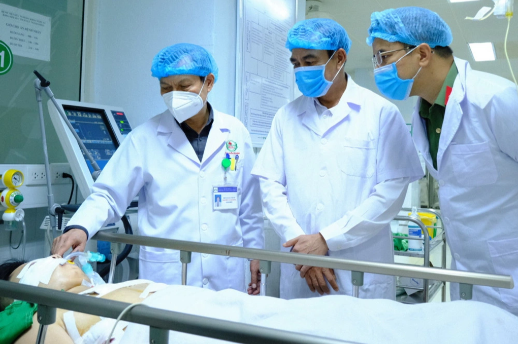 Khởi tố kẻ đâm vào cổ thượng úy công an - 2 Khởi tố kẻ đâm vào cổ thượng úy công an - 2